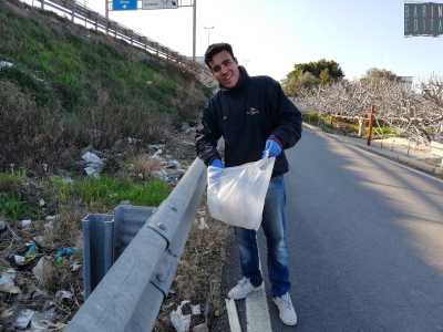 �Vengo due volte al giorno con la mia bicicletta nera, sia di mattina che di pomeriggio, da pi� di un anno � ci dice salutandoci sorridente -. La considero la mia pausa studio�
